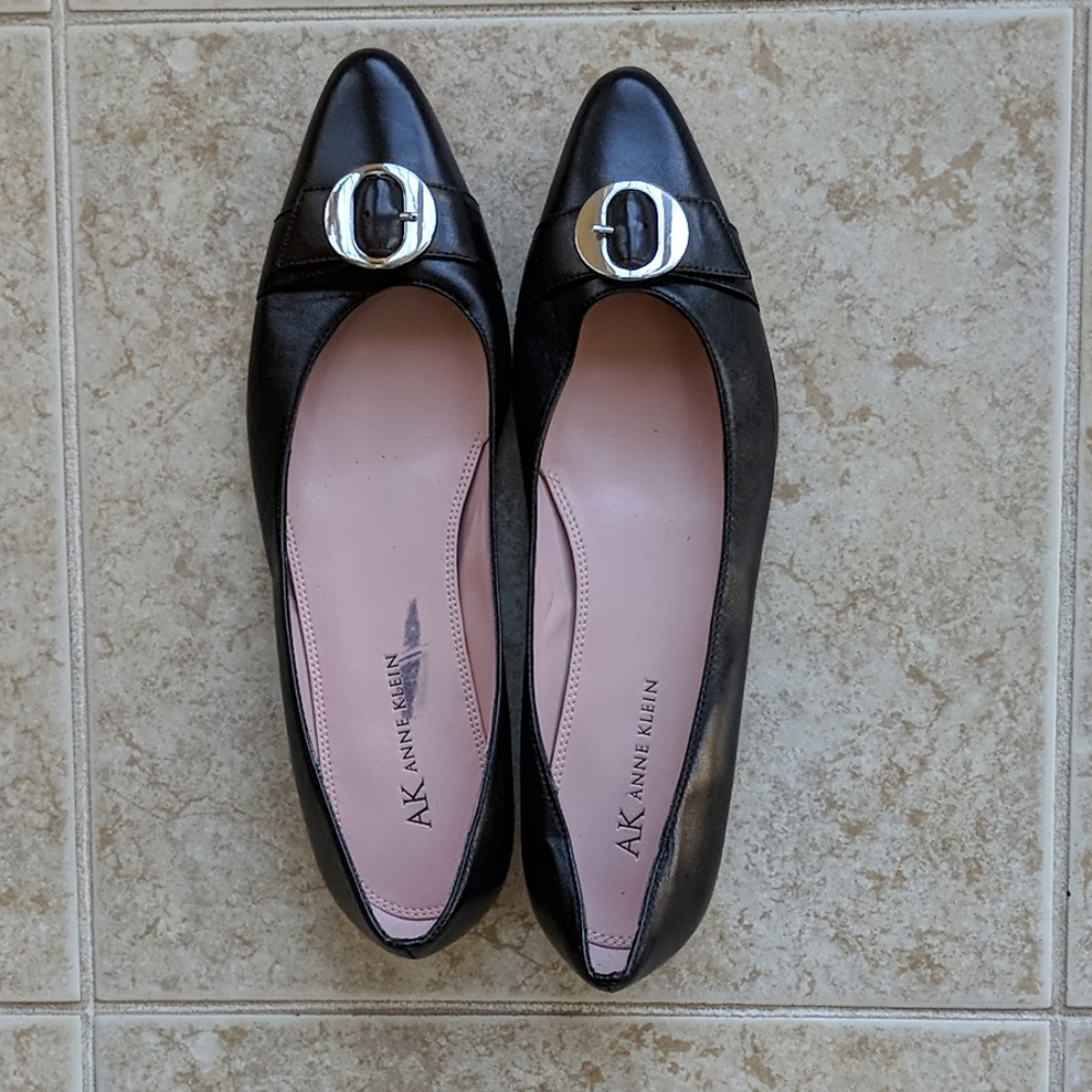 Anne Klein (new) black flat in 6m